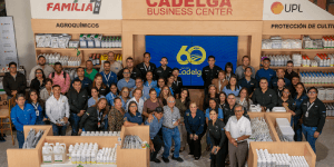 Equipo de Grupo Cadelga reunido en su centro de negocios